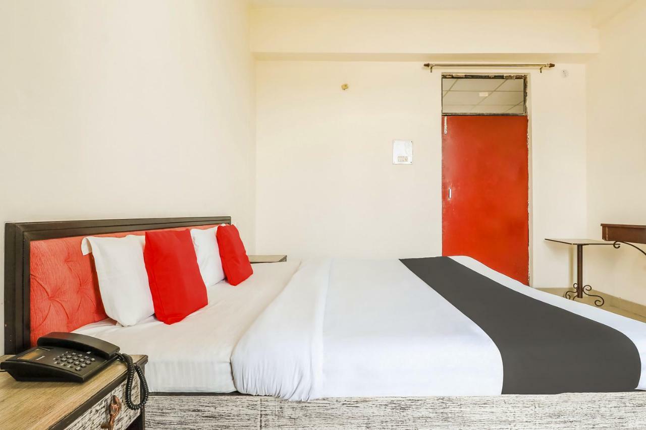 Capital O 60233 Brij Ki Rasoi Deluxe Hotel Lucknow Exterior photo