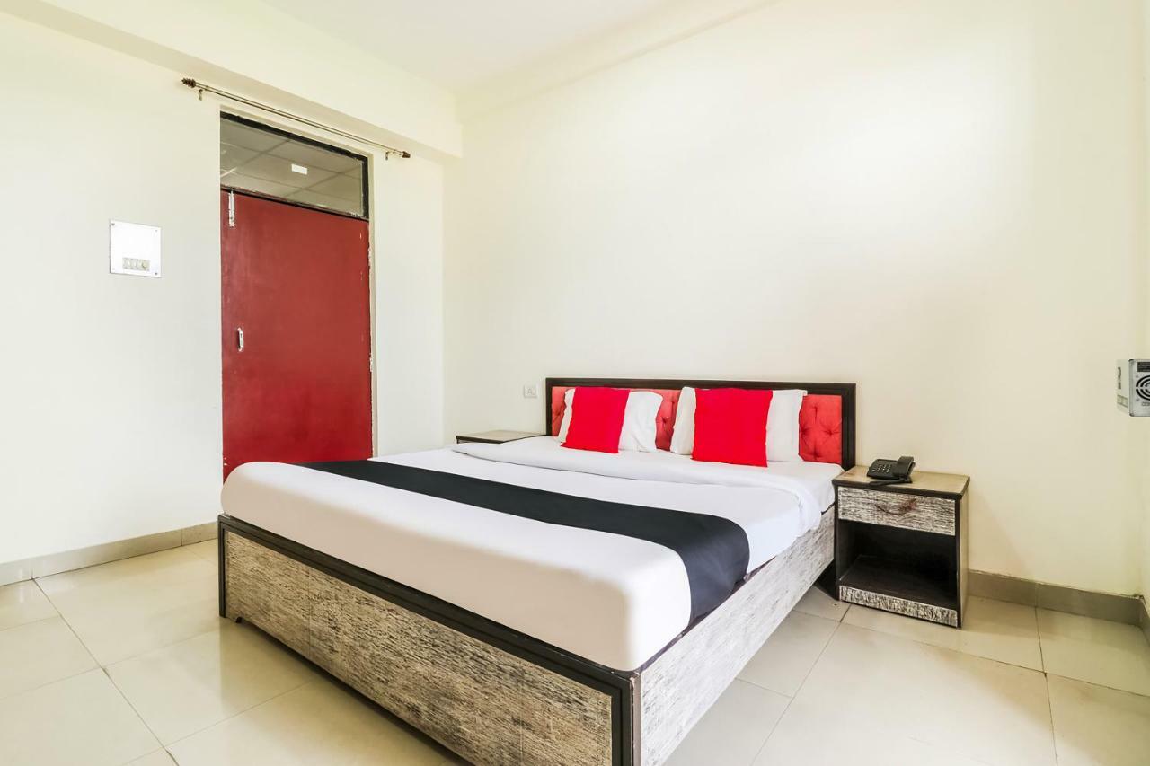 Capital O 60233 Brij Ki Rasoi Deluxe Hotel Lucknow Exterior photo