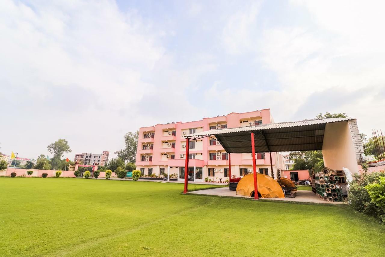 Capital O 60233 Brij Ki Rasoi Deluxe Hotel Lucknow Exterior photo