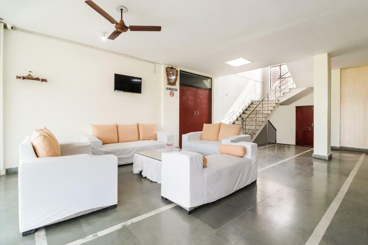 Capital O 60233 Brij Ki Rasoi Deluxe Hotel Lucknow Exterior photo