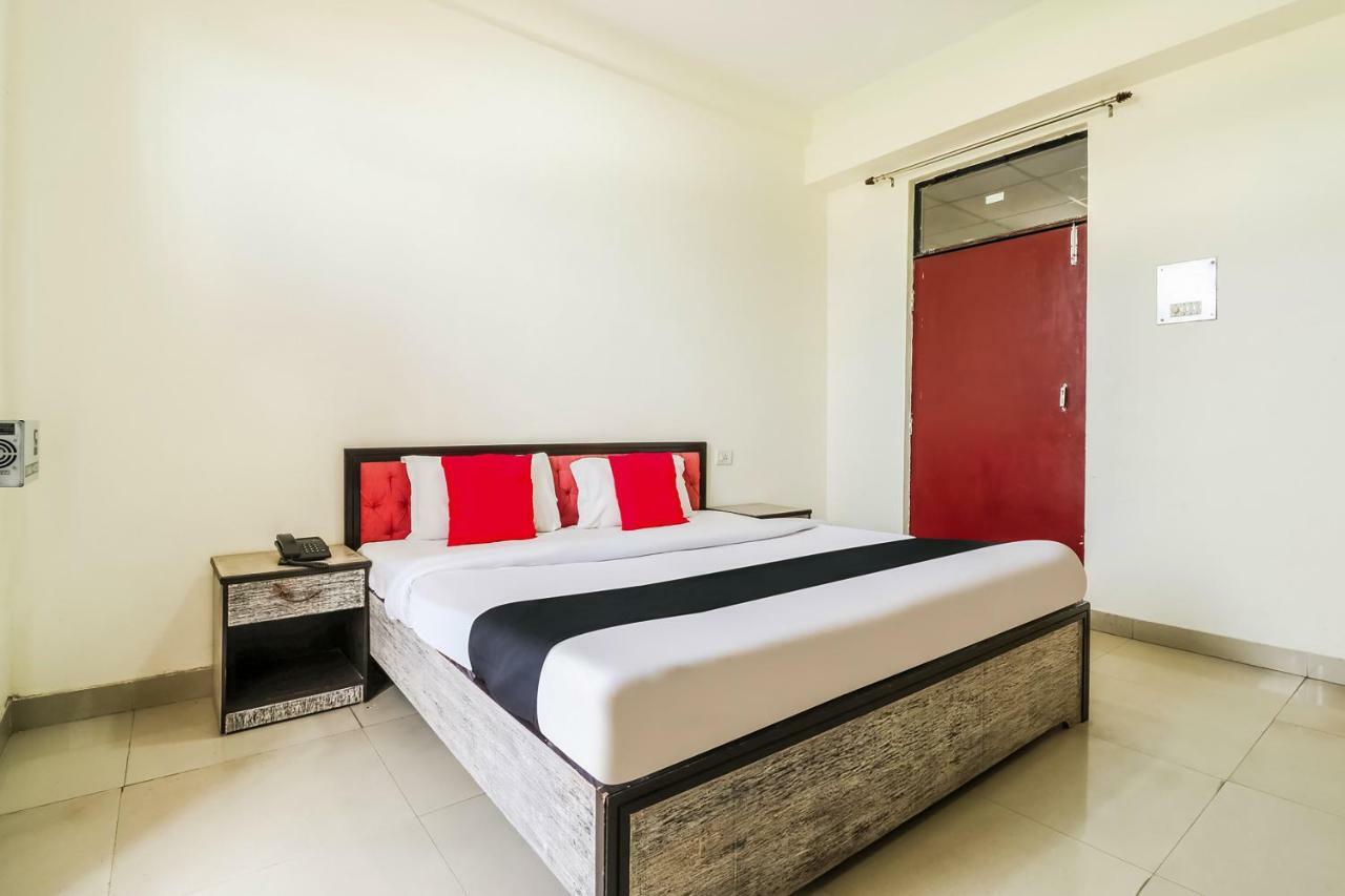Capital O 60233 Brij Ki Rasoi Deluxe Hotel Lucknow Exterior photo